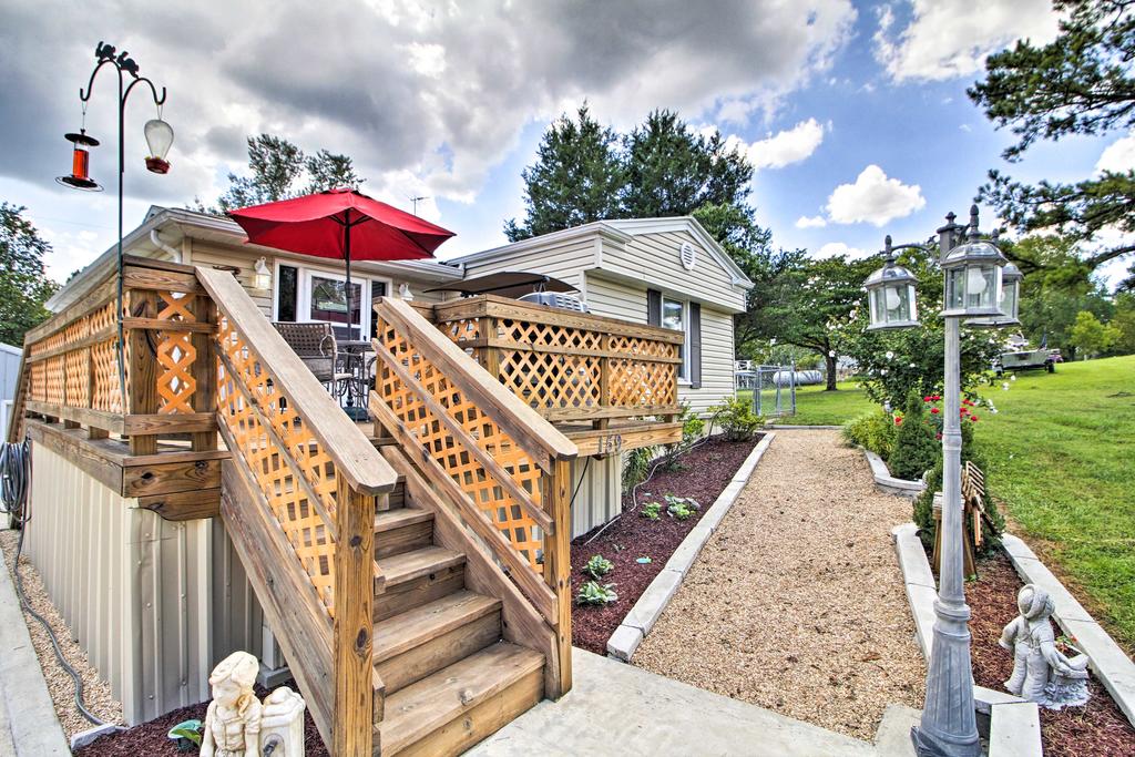 Family Getaway With Deck & Boat Slip, Walk To Lake! - thumb 3