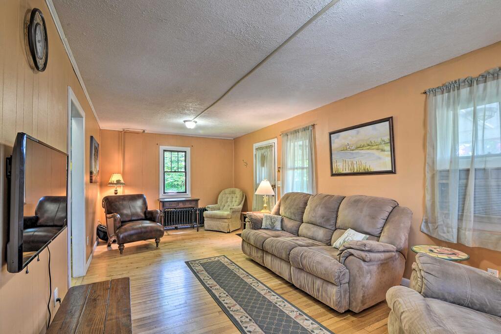 Family House With Balcony Less Than 3 Mi To WV University - thumb 1