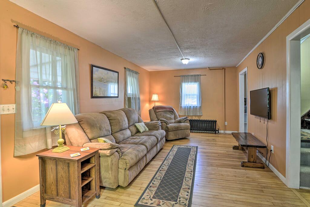 Family House With Balcony Less Than 3 Mi To WV University - thumb 3