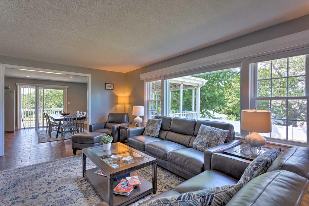 Fantastic Plymouth House With Huge Deck And Ocean Views - thumb 2