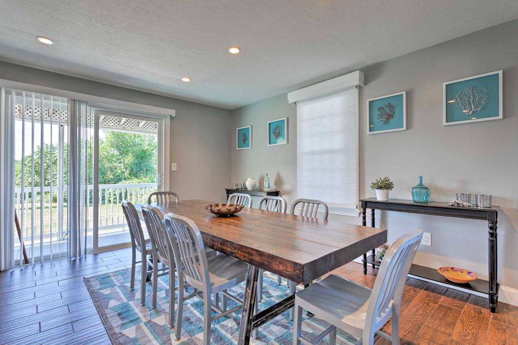 Fantastic Plymouth House With Huge Deck And Ocean Views - thumb 3