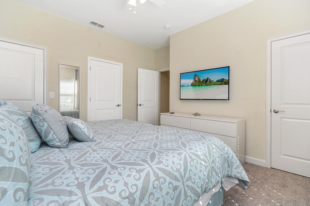 Four Bedrooms W/ Game & Pool 4900 - thumb 3