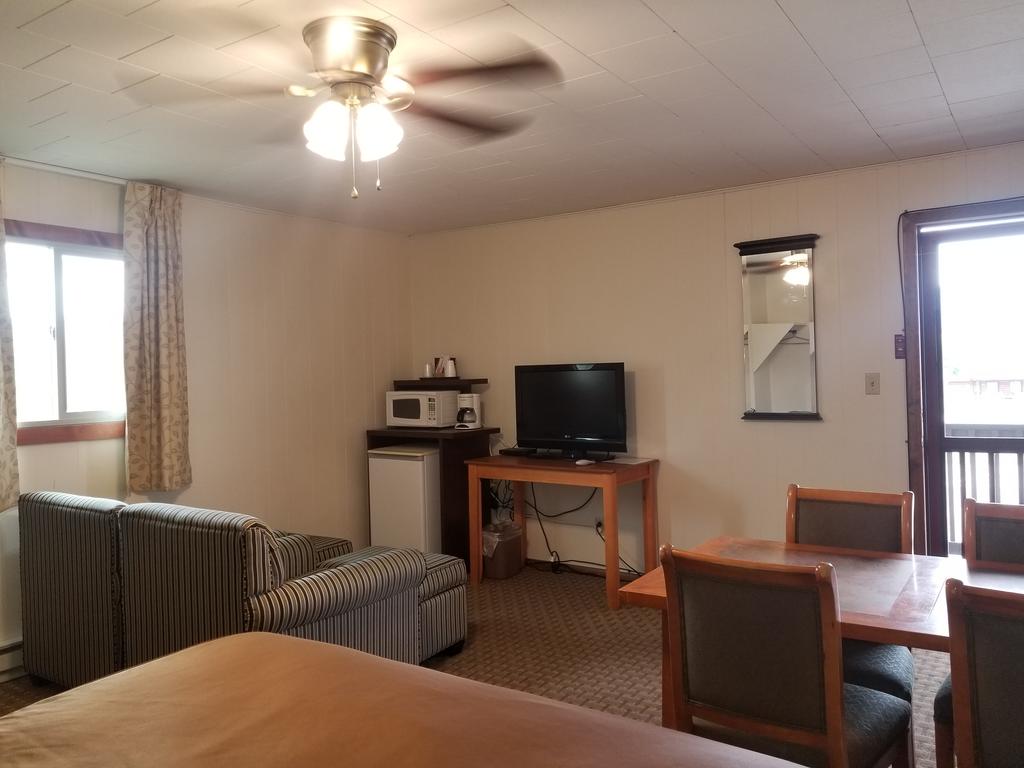 Four Seasons Lodge - thumb 2