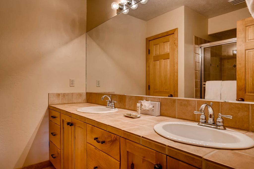 Foxglove Condos - thumb 3