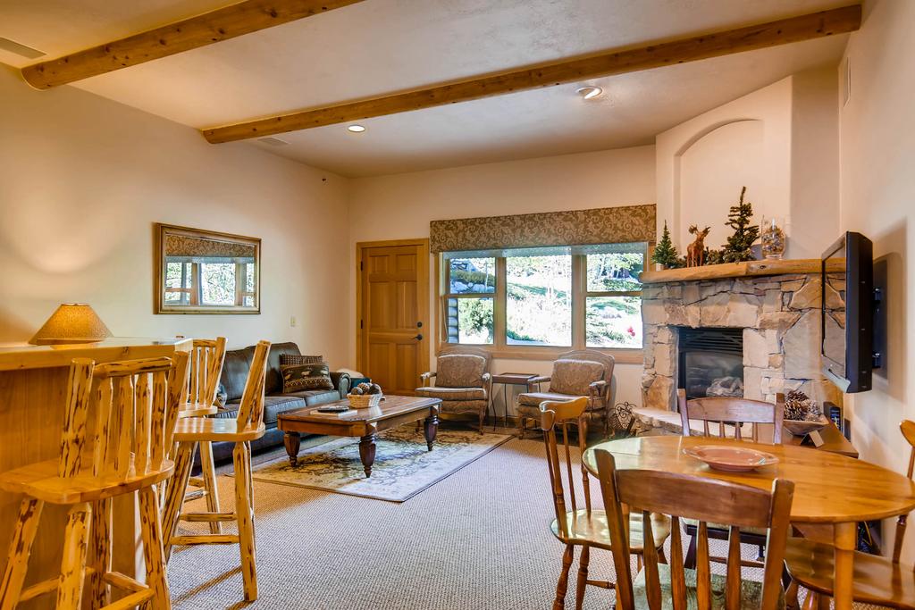 Foxglove Condos - thumb 0