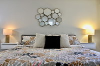 Free Parking - CHOC  St Joseph's Adjacent - STUDIO USA Accommodation