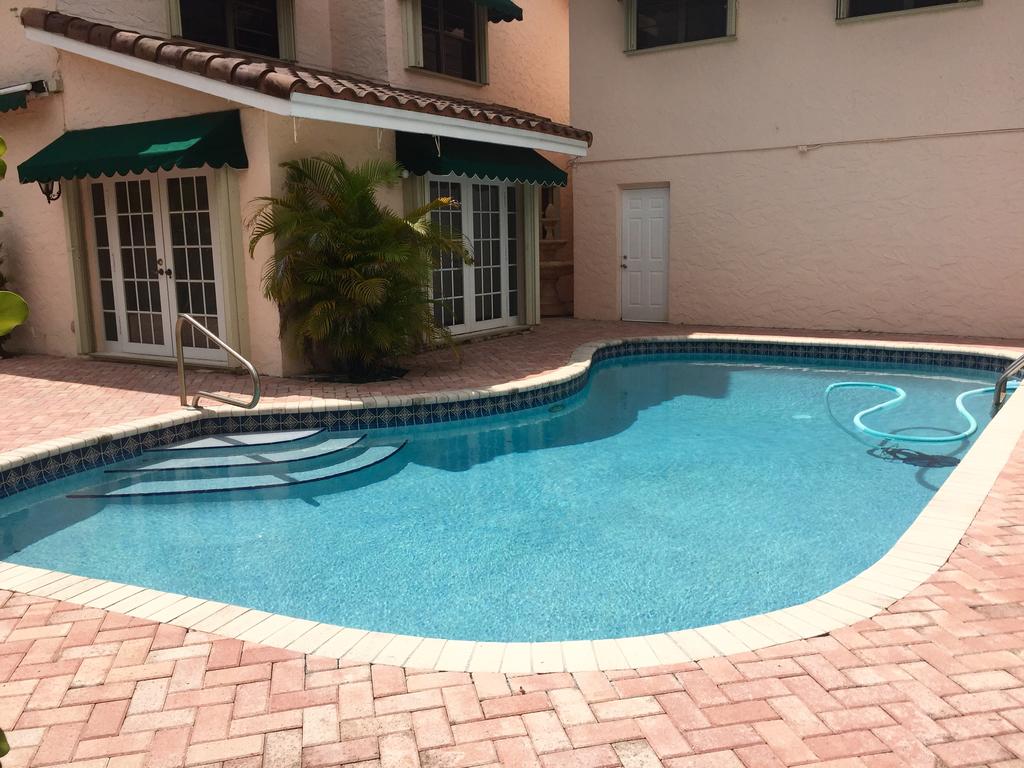 GOLF COURSE, WATERFRONT WITH POOL - thumb 0