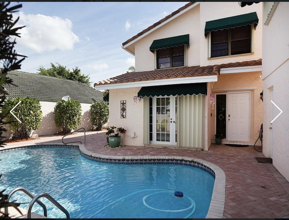 GOLF COURSE, WATERFRONT WITH POOL - thumb 3