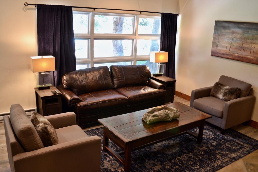 Gorgeous 2 Bedroom East Vail Condo. Hot Tub, Summer Pool, Market. - thumb 0