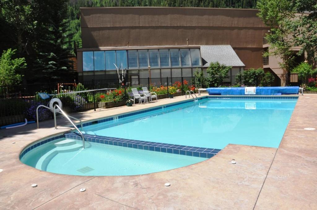 Gorgeous 2 Bedroom East Vail Condo. Hot Tub, Summer Pool, Market. - thumb 3