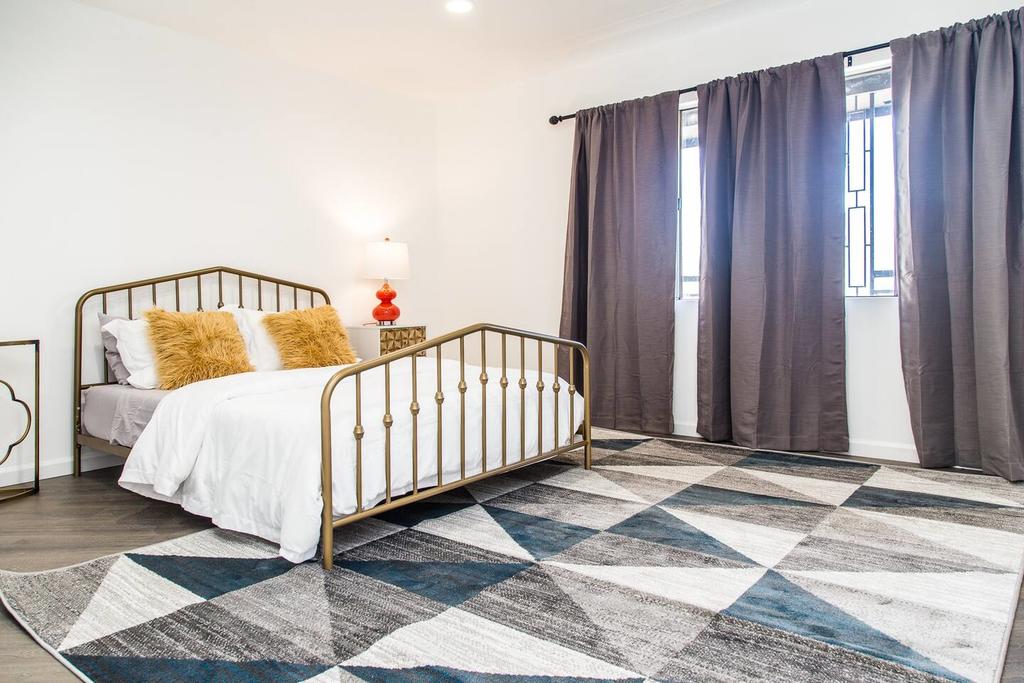 Gorgeous Apartment-Downtown Glendale- Access To LA - thumb 1