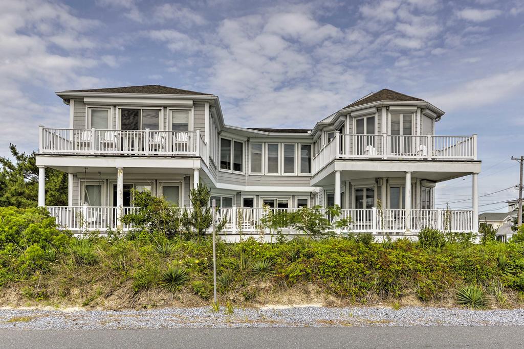 Gorgeous Home With Pool Steps To Fenwick Island Beach - thumb 1