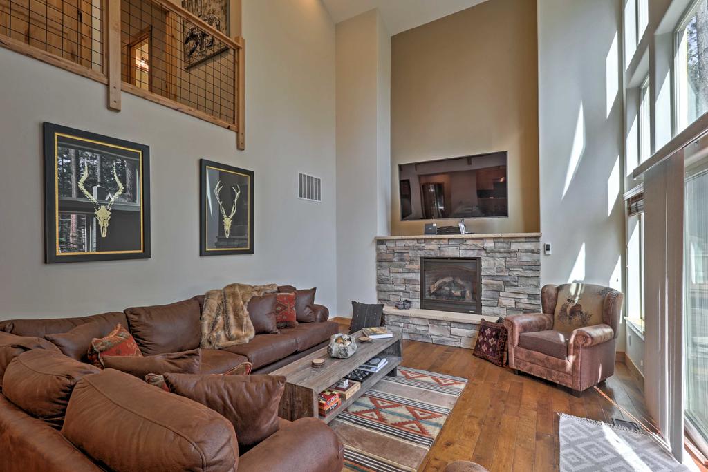 Gorgeous South Lake Tahoe Home With Private Hot Tub! - thumb 3