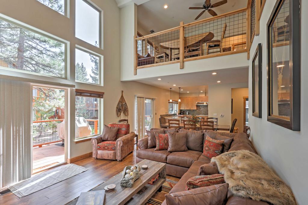 Gorgeous South Lake Tahoe Home With Private Hot Tub! - thumb 2