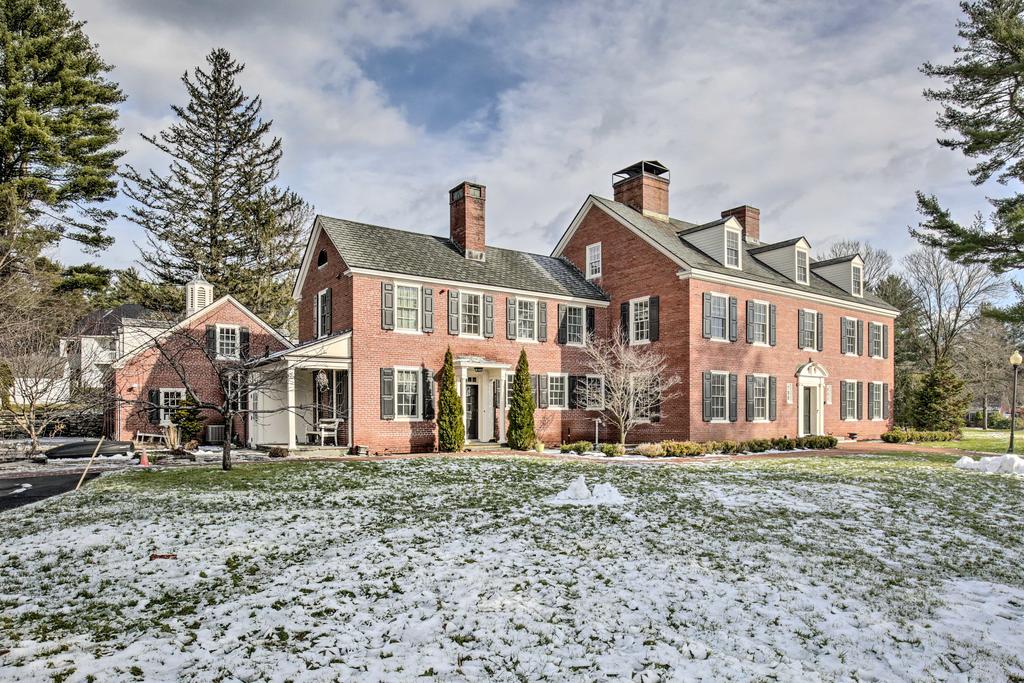 Grand Estate With Courtyard - 2 Mi To Downtown! - thumb 0