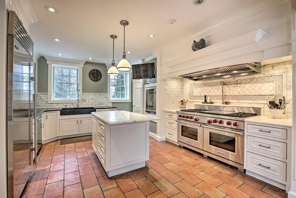 Grand Estate With Courtyard - 2 Mi To Downtown! - thumb 2