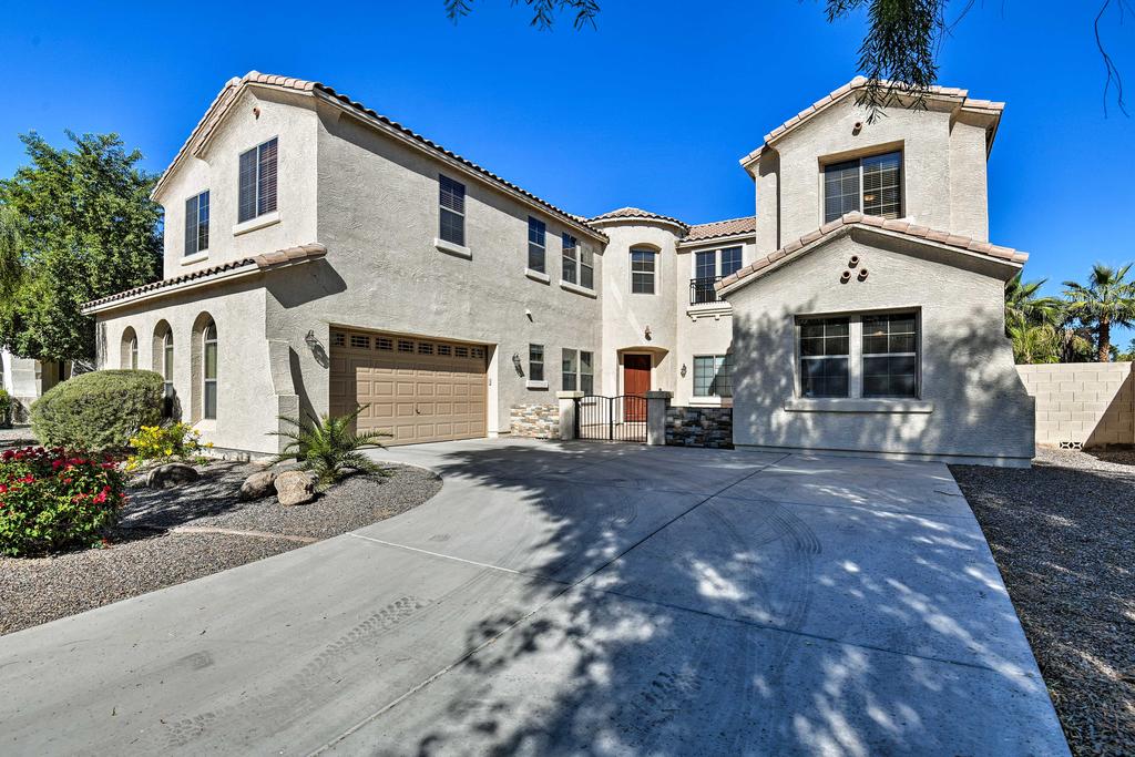 Grand Gilbert Home With Private Pool & Fire Pit! - thumb 0