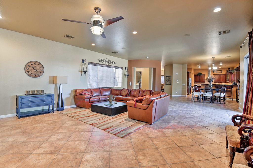 Grand Gilbert Home With Private Pool & Fire Pit! - thumb 3