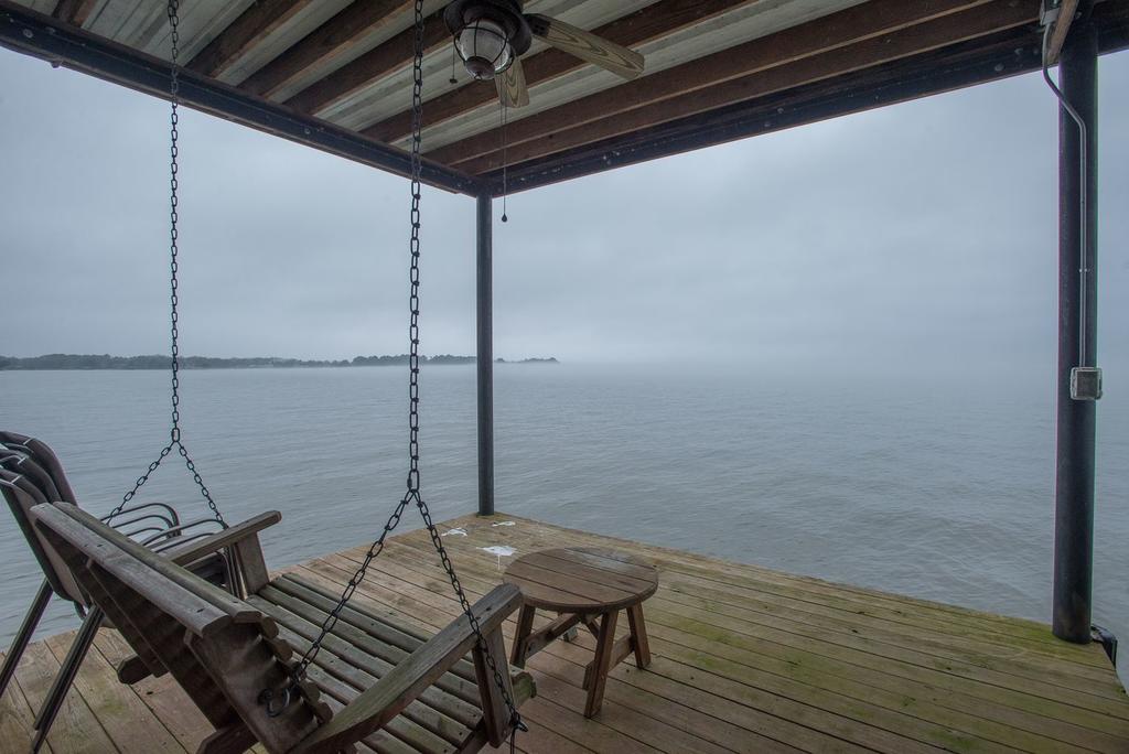 Great Texas Lakefront On CedarCreek Lake - thumb 3