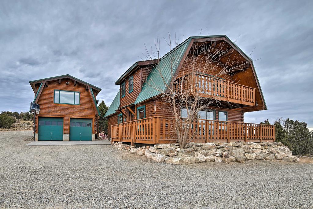 Great Views! Hot Tub And Minutes To Biking And Hiking! - thumb 2