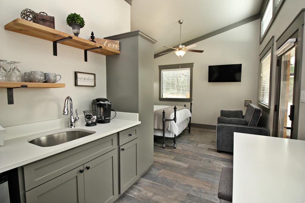 Green Acres Cottages - Boerne Suite - thumb 2