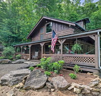 Green Mountain 'Rustic Retreat' with Indoor Pool - USA Accommodation
