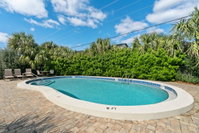 Gulf Front Sleeps 6- Unbeatable Location Tourism Bookings