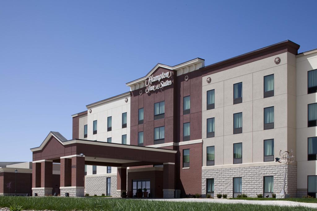 Hampton Inn & Suites Dodge City - thumb 0