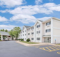 Hawthorn Suites by Wyndham Oshkosh - USA Accommodation