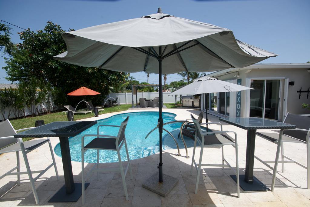 HEATED SALT WATER POOL BUNGALOW MINS FROM BEACH IN DEERFIELD BEACH - thumb 0