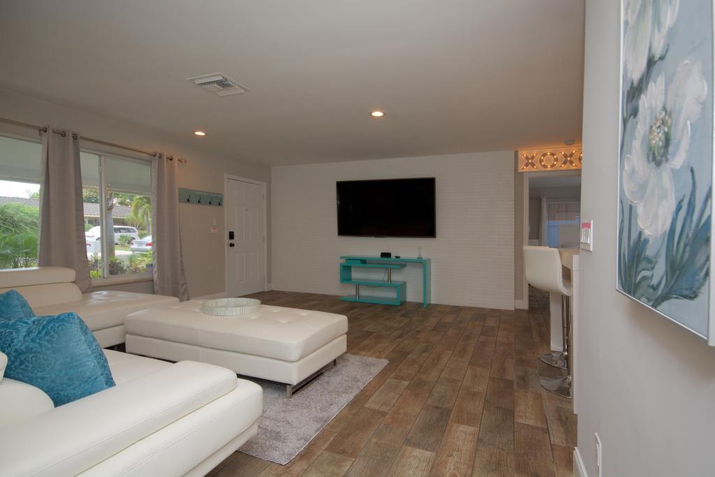 HEATED SALT WATER POOL BUNGALOW MINS FROM BEACH IN DEERFIELD BEACH - thumb 3