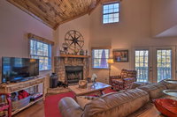 Helen Townhome with Hot Tub - Walk To Main Street USA Accommodation