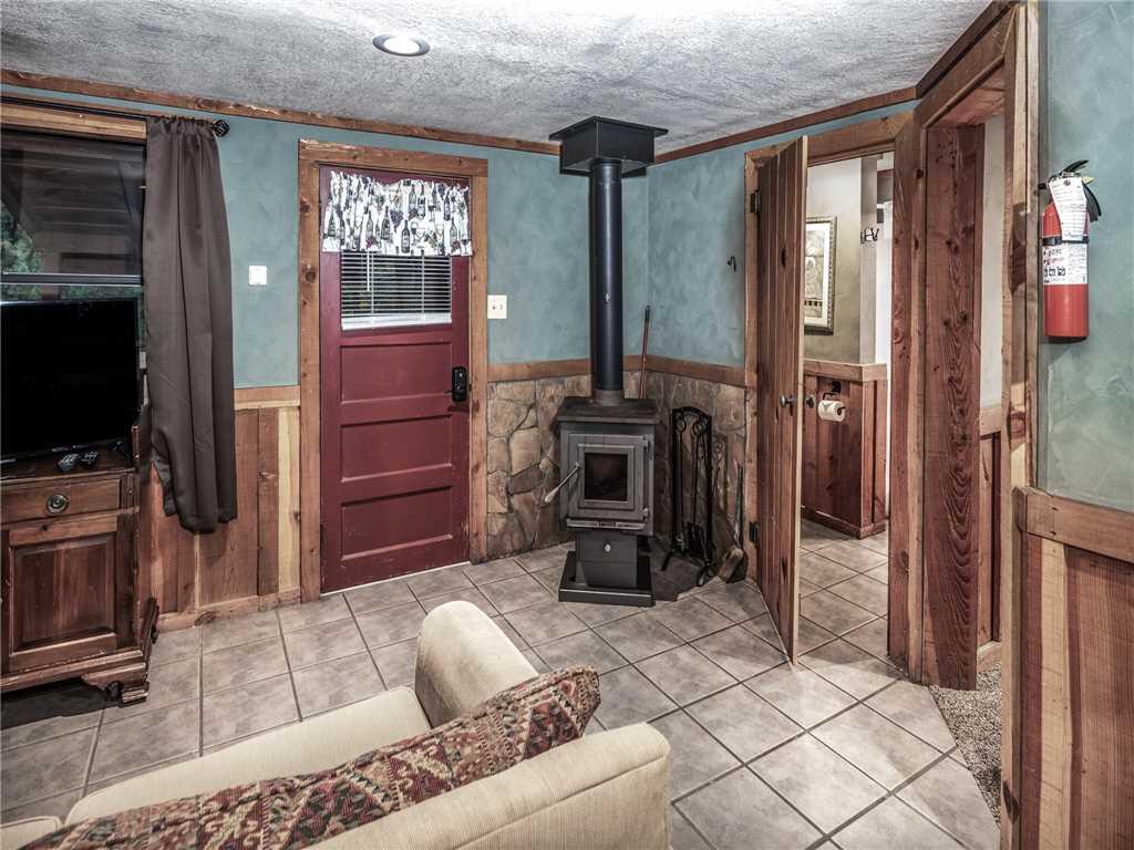 Hideaway, 1 Bedroom, Wood Burning Stove, Midtown, Sleeps 3 - thumb 3