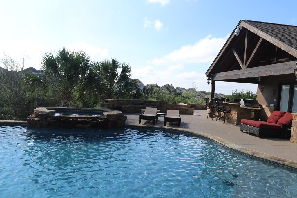 Hill Country Oasis - thumb 3