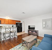 Historic Beach Escape - Entire Apartment B - Students Accommodation