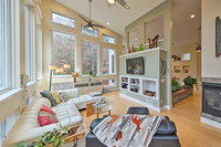 Hocking Hills 'Glass House' by Old Man's Cave Tourism Bookings