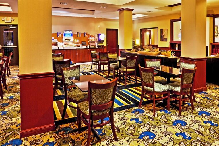 Holiday Inn Express & Suites Perry - thumb 2
