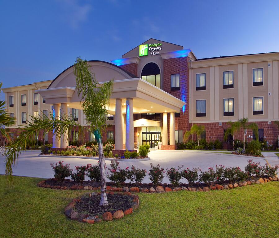 Holiday Inn Express And Suites - thumb 0