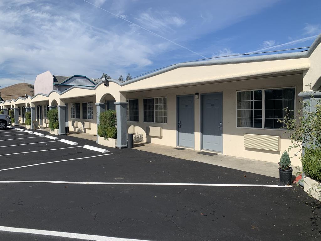 Holiday Motel - thumb 2