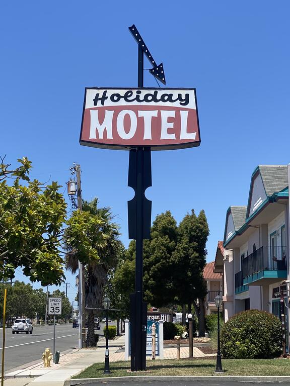 Holiday Motel - thumb 1
