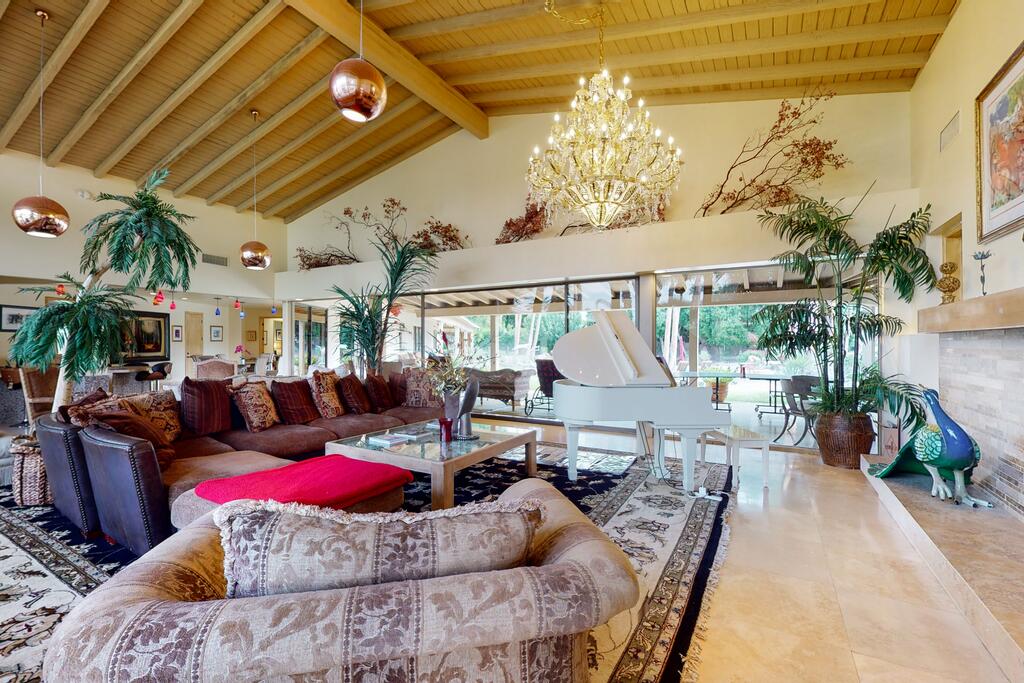 Hollywood Celebrity Estate - thumb 1