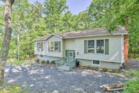 Home with Games  Pool Access about 3Mi to Bushkill Falls Tourism Bookings