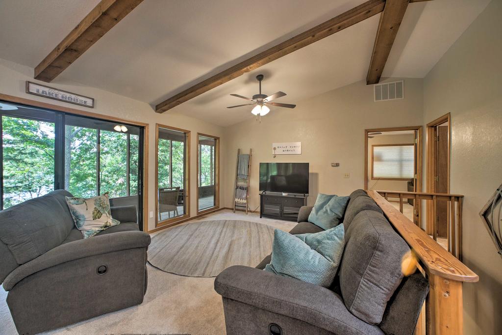 Home With Large Deck On Table Rock Lake! - thumb 2