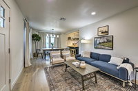 Home with Modern Charm Less Than 3Mi to Magnolia Market Hotels Santiago