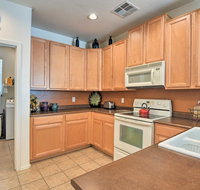 Home with Pool and Spa Access, 3 Mi to Chandler Main St - Students Accommodation