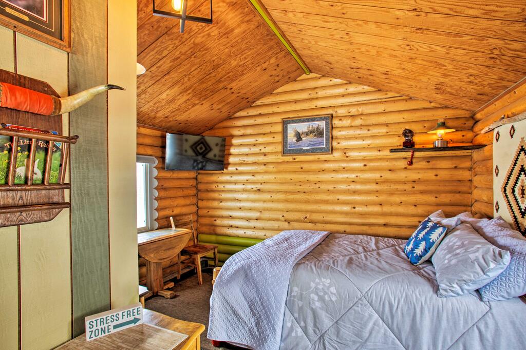Homey Winchester Studio Cabin With Kitchenette! - thumb 1