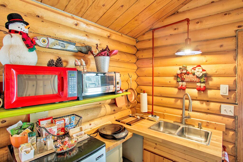 Homey Winchester Studio Cabin With Kitchenette! - thumb 3