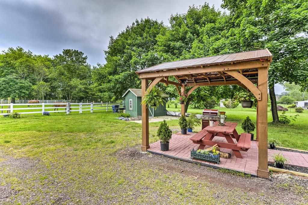 Horse Friendly Williamstown Farmhouse-Near Main St - thumb 1