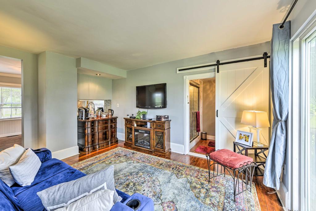 Horse Friendly Williamstown Farmhouse-Near Main St - thumb 3