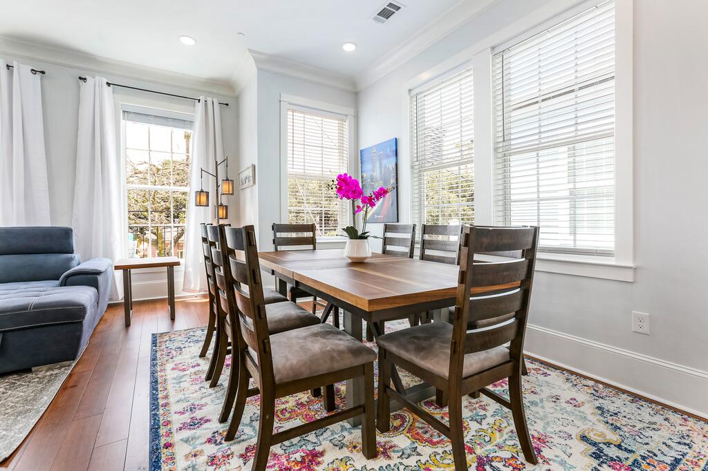 Hosteeva Brand New Condo With A Pool Steps To St Charles Ave - thumb 1